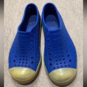 Native Jefferson water shoes kids size 12